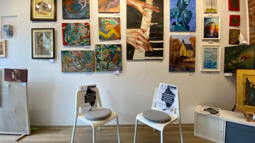 Expoziție de debut „5 În Dialog” la Galeria Mică